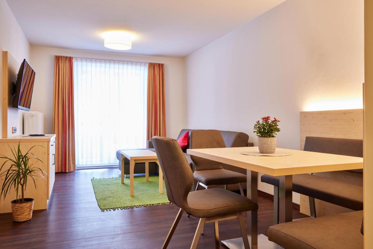 Zum Turm - Apartments Und Gaestezimmer Oberammergau Exterior foto
