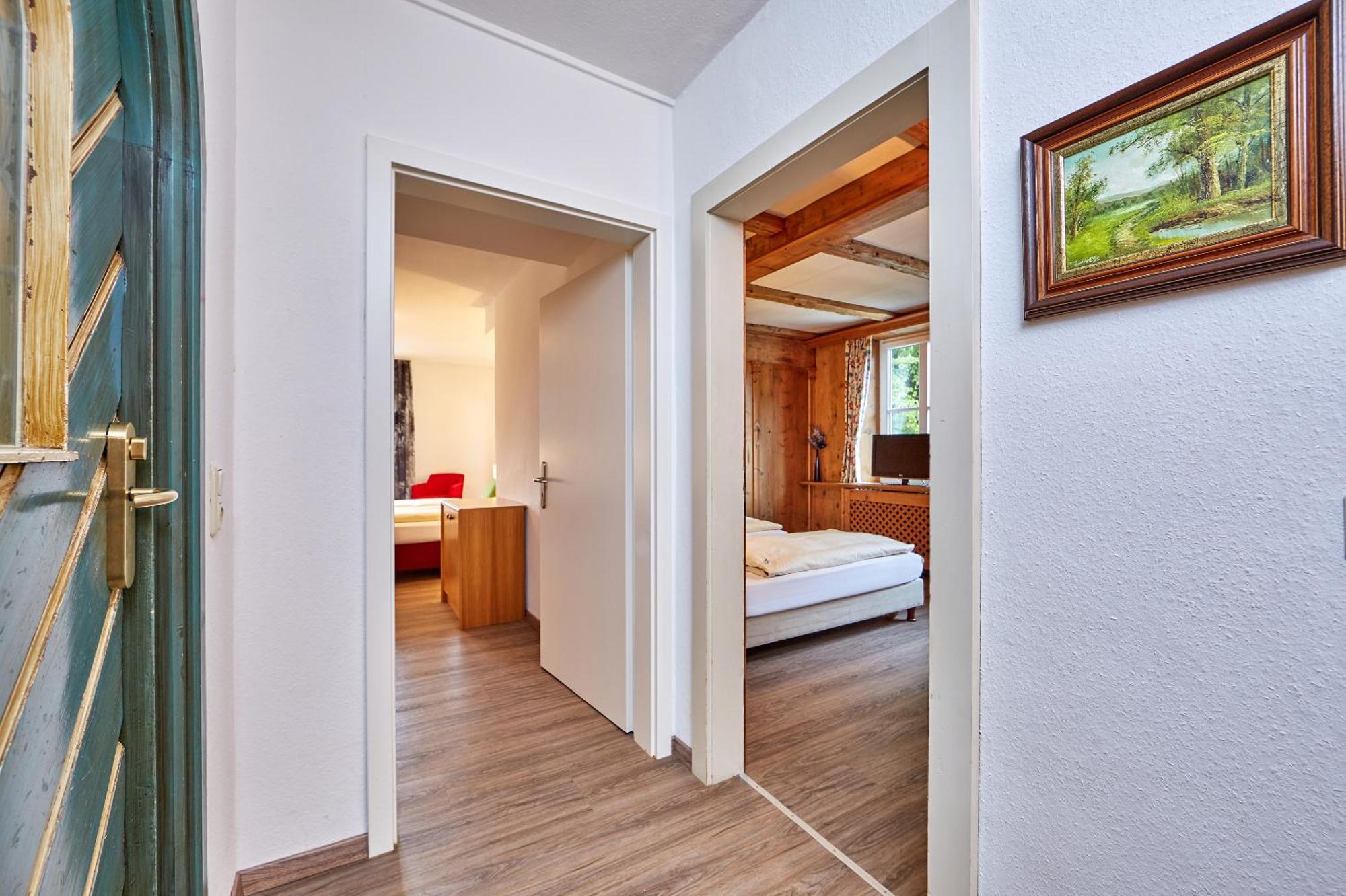 Zum Turm - Apartments Und Gaestezimmer Oberammergau Exterior foto
