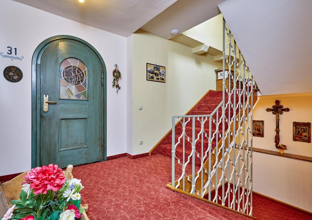 Zum Turm - Apartments Und Gaestezimmer Oberammergau Exterior foto